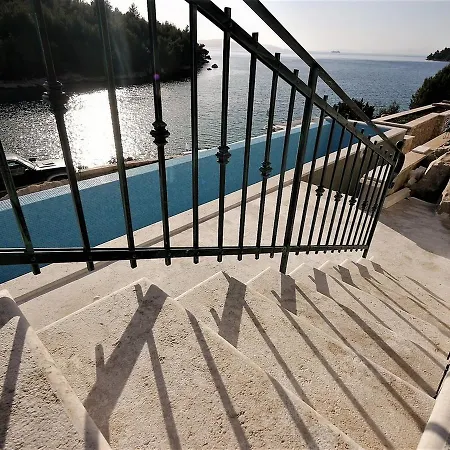 Luxury Charme Villa *